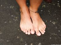 Feet - Liza C - 2017-12-08 Barefoot in the wet street