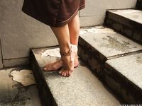 Feet - Liza C - 2017-12-08 Barefoot in the wet street