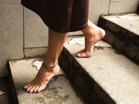 Feet - Liza C - 2017-12-08 Barefoot in the wet street