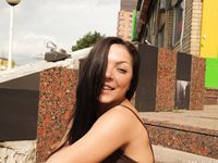 Feet - Liza C - 2017-12-08 Barefoot in the wet street