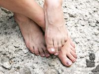 Feet - Luisa + Lena E - 2008-04-03 Naughty barefoot girls