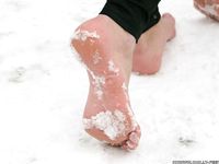 Feet - Luisa A + Nastya C - 2012-03-03 Two shivering girls