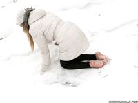 Feet - Luisa A + Nastya C - 2012-03-03 Two shivering girls