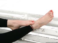 Feet - Luisa A + Nastya C - 2012-03-03 Two shivering girls