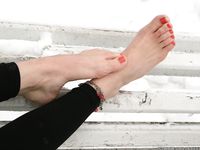 Feet - Luisa A + Nastya C - 2012-03-03 Two shivering girls