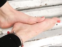 Feet - Luisa A + Nastya C - 2012-03-03 Two shivering girls