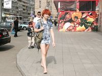 Feet - Maggie - 2009-11-26 Sunny girl with dirty soles