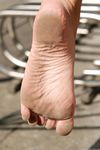 Feet - Maggie - 2009-11-26 Sunny girl with dirty soles