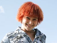 Feet - Maggie - 2009-11-26 Sunny girl with dirty soles