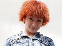 Feet - Maggie - 2009-11-26 Sunny girl with dirty soles