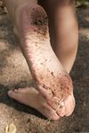 Feet - Maggie - 2009-11-26 Sunny girl with dirty soles