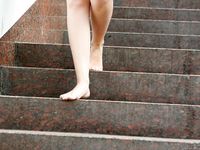 Feet - Maggie - 2009-11-26 Sunny girl with dirty soles