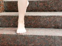 Feet - Maggie - 2009-11-26 Sunny girl with dirty soles