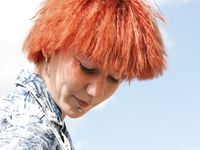 Feet - Maggie - 2009-11-26 Sunny girl with dirty soles