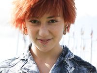 Feet - Maggie - 2009-11-26 Sunny girl with dirty soles