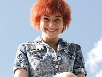 Feet - Maggie - 2009-11-26 Sunny girl with dirty soles