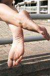 Feet - Maggie - 2009-11-26 Sunny girl with dirty soles