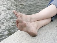 Feet - Maria - 2004-02-27 Barefooted in the megapolis