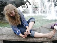 Feet - Maria - 2004-02-27 Barefooted in the megapolis