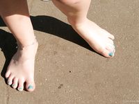 Feet - Maria A -2009-07-24 Barefoot walk in the city