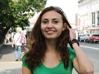 Feet - Maria D - 2014-04-04 Slender girl in shorts