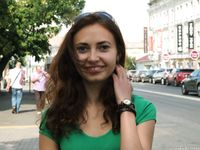 Feet - Maria D - 2014-04-04 Slender girl in shorts