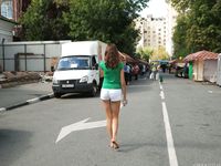 Feet - Maria D - 2014-04-04 Slender girl in shorts