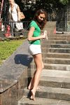 Feet - Maria D - 2014-04-04 Slender girl in shorts