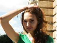 Feet - Maria D - 2014-04-04 Slender girl in shorts