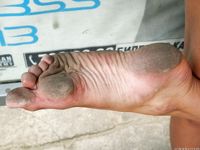 Feet - Maria D - 2014-04-04 Slender girl in shorts