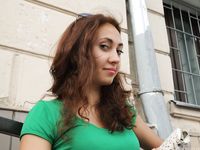 Feet - Maria D - 2014-04-04 Slender girl in shorts