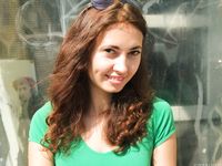 Feet - Maria D - 2014-04-04 Slender girl in shorts