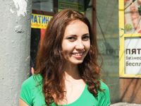 Feet - Maria D - 2014-04-04 Slender girl in shorts