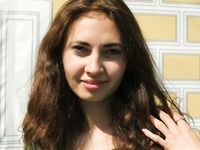 Feet - Maria D - 2014-04-04 Slender girl in shorts