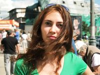 Feet - Maria D - 2014-04-04 Slender girl in shorts