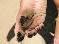 Feet - Maria D - 2014-04-04 Slender girl in shorts