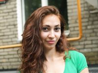 Feet - Maria D - 2014-04-04 Slender girl in shorts