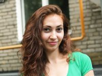 Feet - Maria D - 2014-04-04 Slender girl in shorts