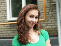 Feet - Maria D - 2014-04-04 Slender girl in shorts