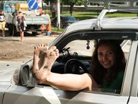 Feet - Maria D - 2014-04-04 Slender girl in shorts