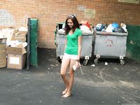 Feet - Maria D - 2014-04-04 Slender girl in shorts