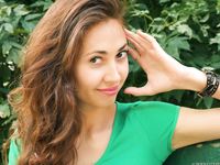 Feet - Maria D - 2014-04-04 Slender girl in shorts