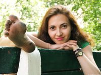 Feet - Maria D - 2014-04-04 Slender girl in shorts