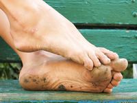 Feet - Maria D - 2014-04-04 Slender girl in shorts