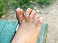 Feet - Maria D - 2014-04-04 Slender girl in shorts