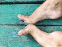 Feet - Maria D - 2014-04-04 Slender girl in shorts