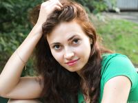 Feet - Maria D - 2014-04-04 Slender girl in shorts