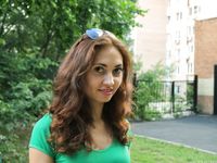 Feet - Maria D - 2014-04-04 Slender girl in shorts