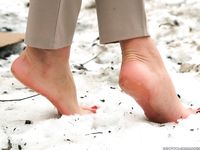 Feet - Maria E - 2014-10-27 Good weather for walking barefoot