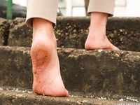 Feet - Maria E - 2014-10-27 Good weather for walking barefoot